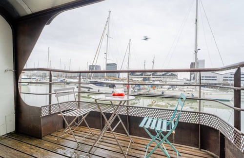 Bassins a Flot Boat Rental | 35 m² Houseboat ∙ 1 bedroom ∙ 2 guests
