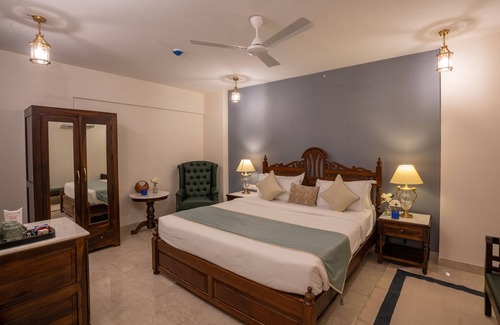 Lalkothi Hotel | 35 Sahakar Suites