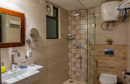 Lalkothi Hotel | 35 Sahakar Suites