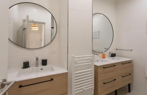 La Madeleine Apartment | #35 Suite Carlone 5min from the beach AC & Terrace