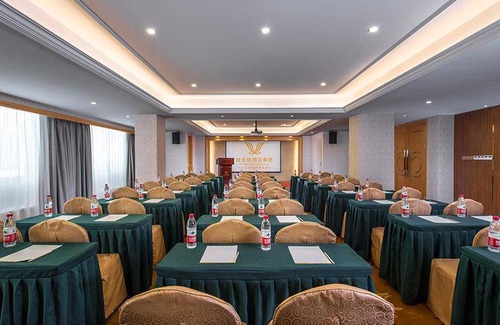 Longhua District Hotel | 350 m² Hotel ∙ 2 bedrooms ∙ 127 guests