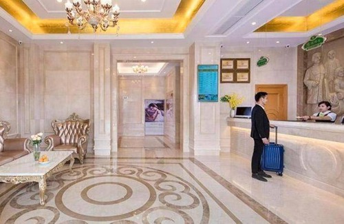 Longhua District Hotel | 350 m² Hotel ∙ 2 bedrooms ∙ 127 guests