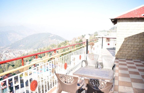 Murree Hotel | 350 m² Hotel ∙ 4 guests