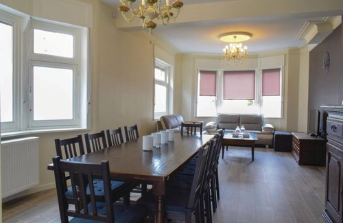 Adinkerke House | 350 m² House ∙ 4 bedrooms ∙ 10 guests