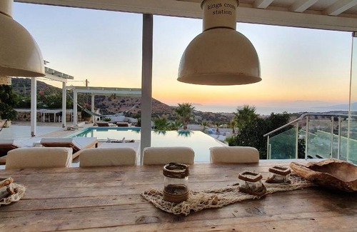 Pitsidia House | 350 m² House ∙ 4 bedrooms ∙ 8 guests