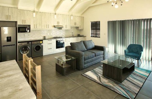 Calypso Beach House | 350 m² House ∙ 5 bedrooms ∙ 8 guests