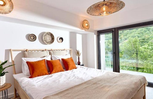 Valea Doftanei Cabin | 350 m² Lodge ∙ 6 bedrooms ∙ 16 guests