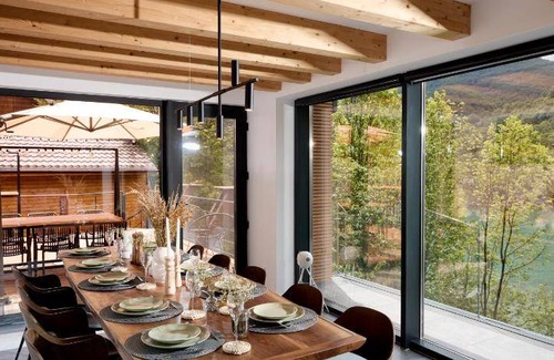 Valea Doftanei Cabin | 350 m² Lodge ∙ 6 bedrooms ∙ 16 guests