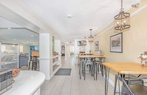 Tallahassee House | 350 m² Motel ∙ 127 guests
