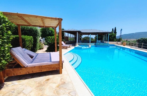Lagonissi Villa | 350 m² Villa ∙ 4 bedrooms ∙ 8 guests