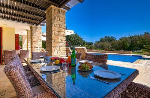 Aphrodite Hills Villa | 350 m² Villa ∙ 4 bedrooms ∙ 8 guests
