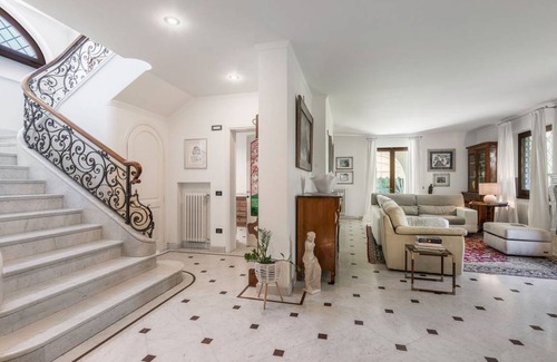 Forte dei Marmi Villa | 350 m² Villa ∙ 6 bedrooms ∙ 12 guests