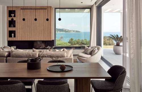 Argassi Villa | 350 m² Villa ∙ 5 bedrooms ∙ 10 guests