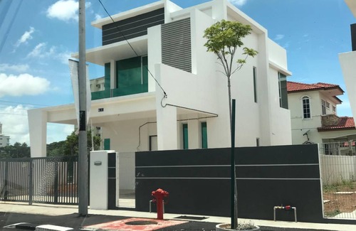 Kota Setar District Villa | 3500 m² Villa ∙ 4 bedrooms ∙ 12 guests