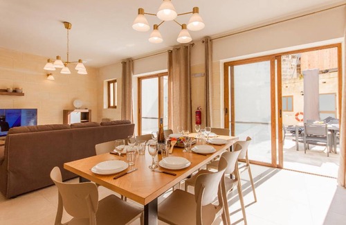 Nadur House | 355 m² House ∙ 7 bedrooms ∙ 15 guests