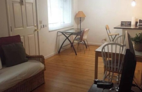 Downtown North Apartment | 357#E downtwn 2bedrm AC hardwd