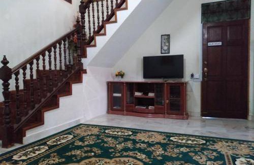 Kampung Gong Kempas Bed & Breakfast | 357 m² Bed and breakfast ∙ 4 bedrooms ∙ 15 guests