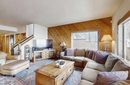 Lake Forest House | 359 m² House ∙ 5 bedrooms ∙ 10 guests