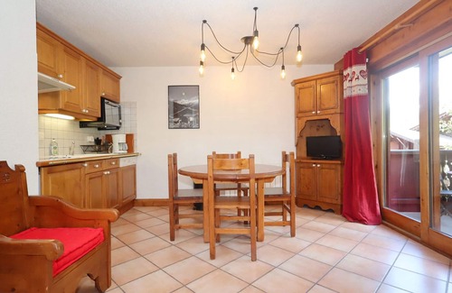 Les Houches Apartment | 35sqm apartment near ski slopes, pool, pets allowed