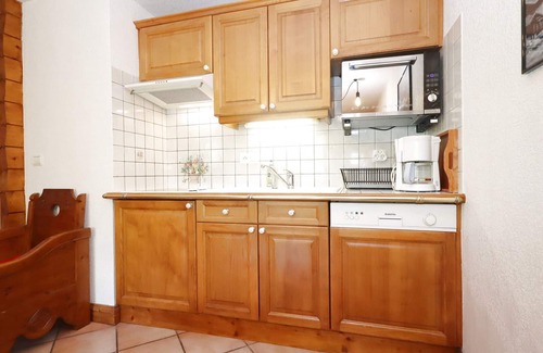 Les Houches Apartment | 35sqm apartment near ski slopes, pool, pets allowed