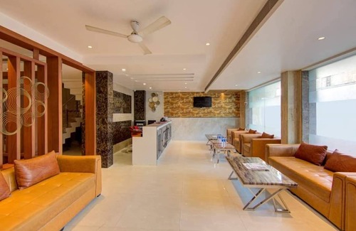 Aerocity Hotel | 36 m² Hotel ∙ 2 bedrooms ∙ 11 guests