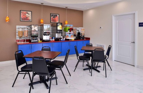 Spring Hotel | 36 m² Motel ∙ 127 guests