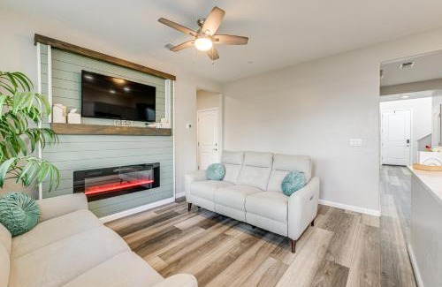 Visalia House | 36 Mi to Sequoia NP Pet-Friendly Home with Dog Run!