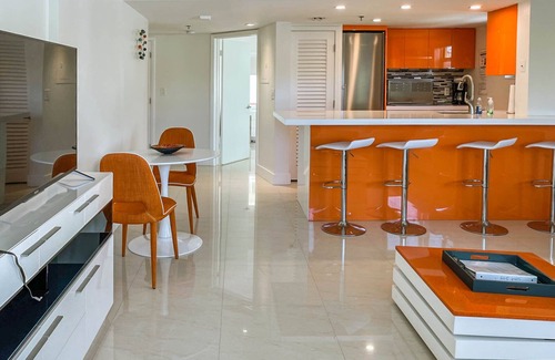 South Pointe Condo | 360 Collins, Steps to the beach, Best location!