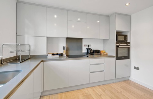 South Ruislip Apartment | 360 HA4 StMartins 04 - St Martins 2 Bedroom & 2 Bathroom Apt. 4 - Ruislip