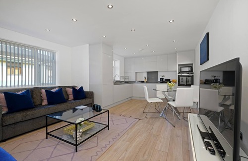 South Ruislip Apartment | 360 HA4 StMartins 04 - St Martins 2 Bedroom & 2 Bathroom Apt. 4 - Ruislip
