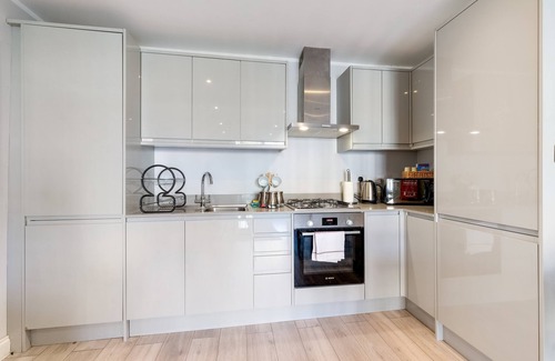 High Wycombe Apartment | 360 HP12 W Wycombe 247-2- 2 Bdr Apartment with parking High Wycombe Apt. 02
