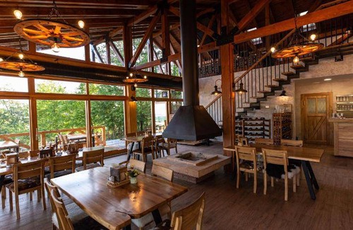 Zenica-Doboj Canton House | 360 m² Farmhouse ∙ 3 bedrooms ∙ 10 guests