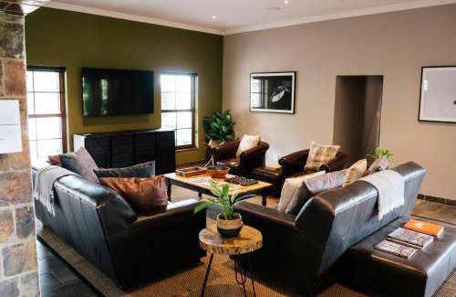 Sedgefield House | 360 m² Farmhouse ∙ 3 bedrooms ∙ 127 guests