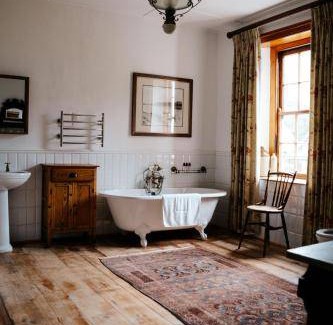Sedgefield House | 360 m² Farmhouse ∙ 3 bedrooms ∙ 127 guests
