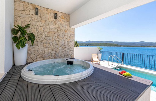 Klek House | 360 m² House ∙ 6 bedrooms ∙ 12 guests
