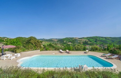 Belforte allʼIsauro Villa | 360 m² Villa ∙ 5 bedrooms ∙ 15 guests