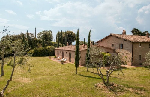 Camigliano Villa | 360 m² Villa ∙ 6 bedrooms ∙ 12 guests