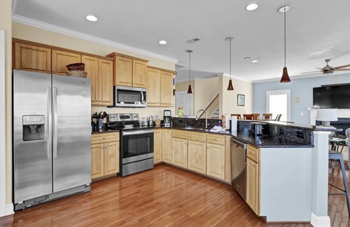 North Carolina Coast Condo | 3600sqft, 5bath, 5br, 11 bed, elevator, <600ft to beach, between ocean and canal
