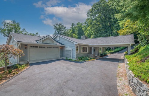 Laurel Park House | 362 m² House ∙ 3 bedrooms ∙ 14 guests
