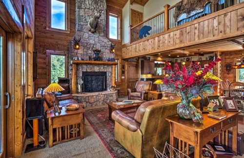 Michigan Hill House | 362 m² House ∙ 4 bedrooms ∙ 8 guests