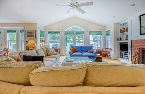 Seal Cove House | 369 m² House ∙ 4 bedrooms ∙ 8 guests