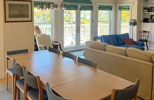 Seal Cove House | 369 m² House ∙ 4 bedrooms ∙ 8 guests
