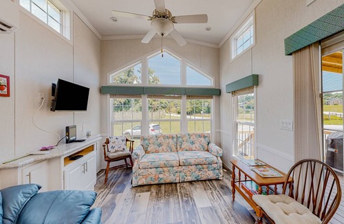 Hendersonville Cottage | 37 m² Cabin ∙ 1 bedroom ∙ 6 guests