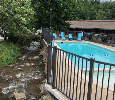 Gatlinburg Hotel | 37 m² Motel ∙ 6 guests