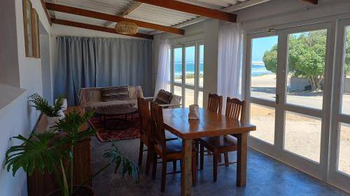 Port Nolloth House | 370 m² House ∙ 3 bedrooms ∙ 6 guests