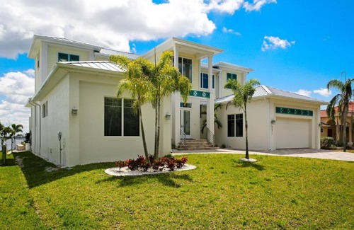 Yacht Club House | 370 m² House ∙ 4 bedrooms ∙ 8 guests
