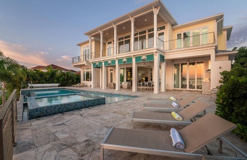 Yacht Club House | 370 m² House ∙ 4 bedrooms ∙ 8 guests