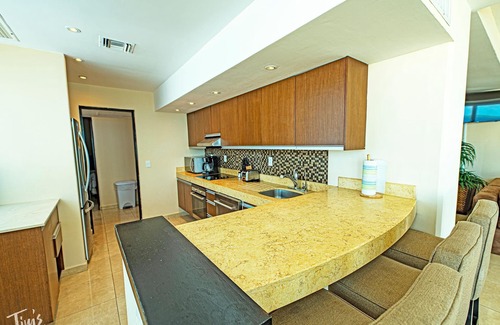 Zona Hotelera Condo | #3703-Tim’s Ocean Condos – Always Beachfront – Big Hot Tub on the Terrace!