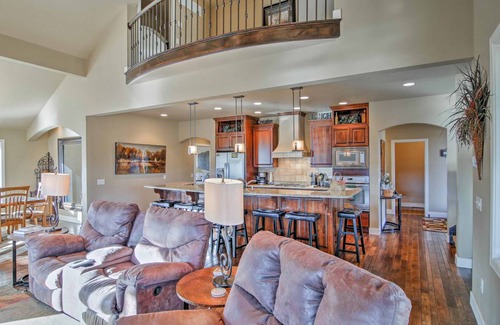 Sturgis House | 371 m² House ∙ 3 bedrooms ∙ 16 guests