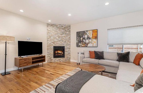 West Colfax House | 372 m² House ∙ 4 bedrooms ∙ 11 guests